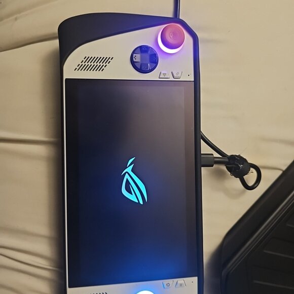 Asus Rog Ally 1TB - Picture 1 of 8